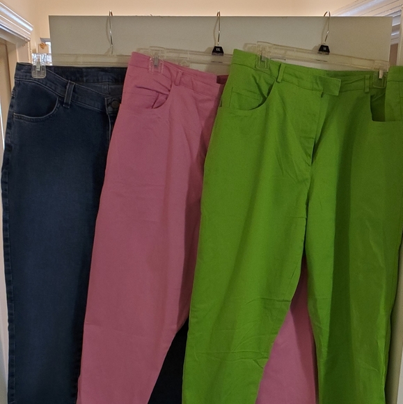 Lot Of Size 14 Pants & Capris: New & Gently Used - Picture 5 of 6